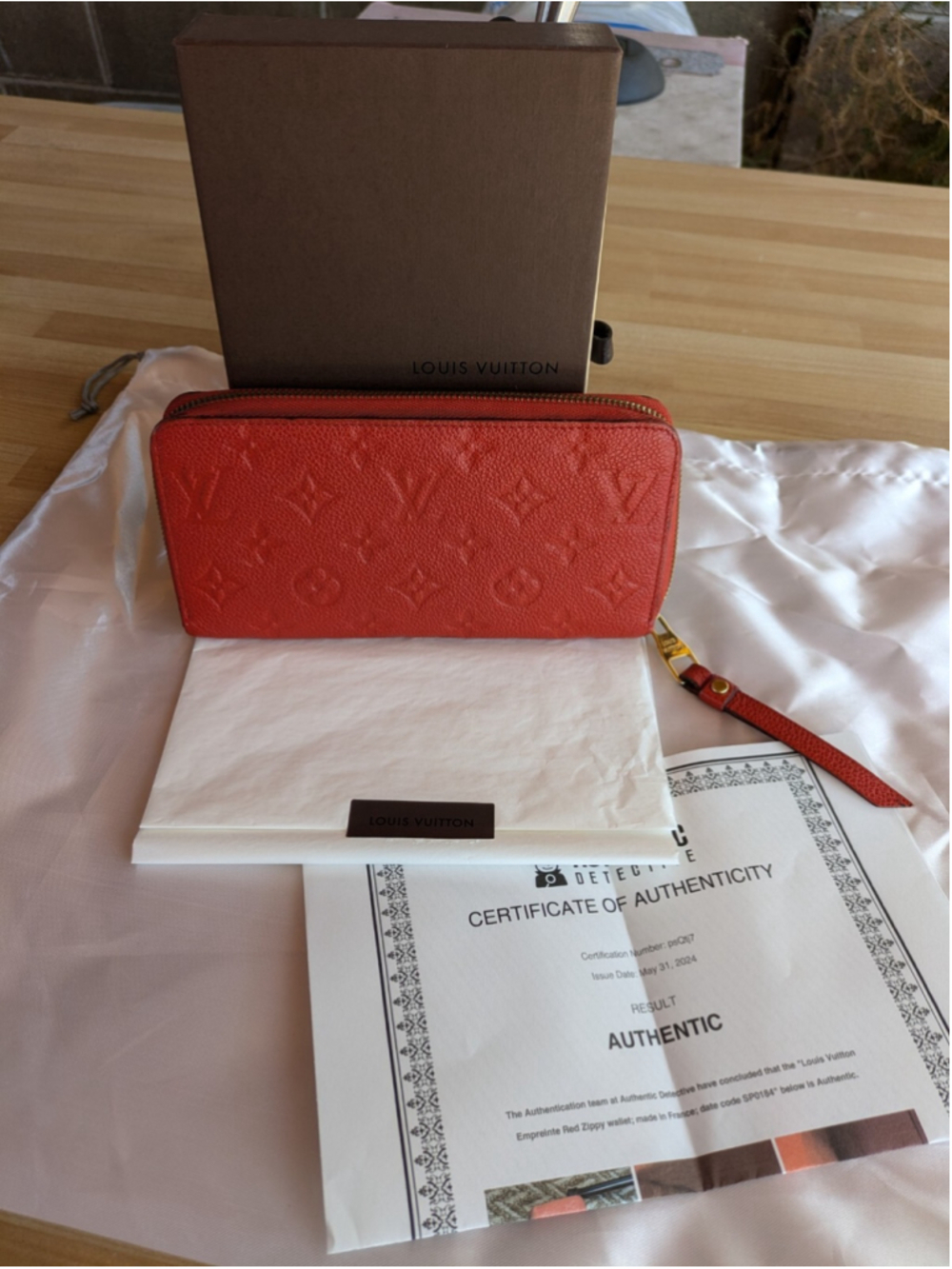 Louis Vuitton Zippy Wallet in Monogram Empreinte Leather, Red Color - Picture 4 of 8